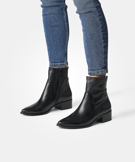 Chelsea boots for women in black Paul Green